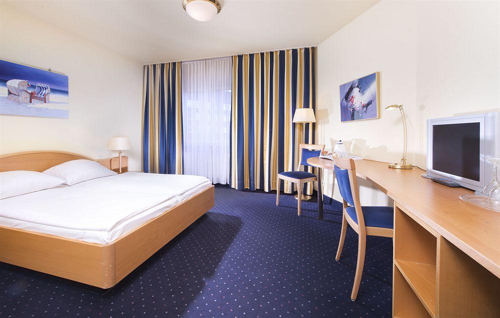 Tryp By Wyndham Luebeck Aquamarin Hotel Exterior photo