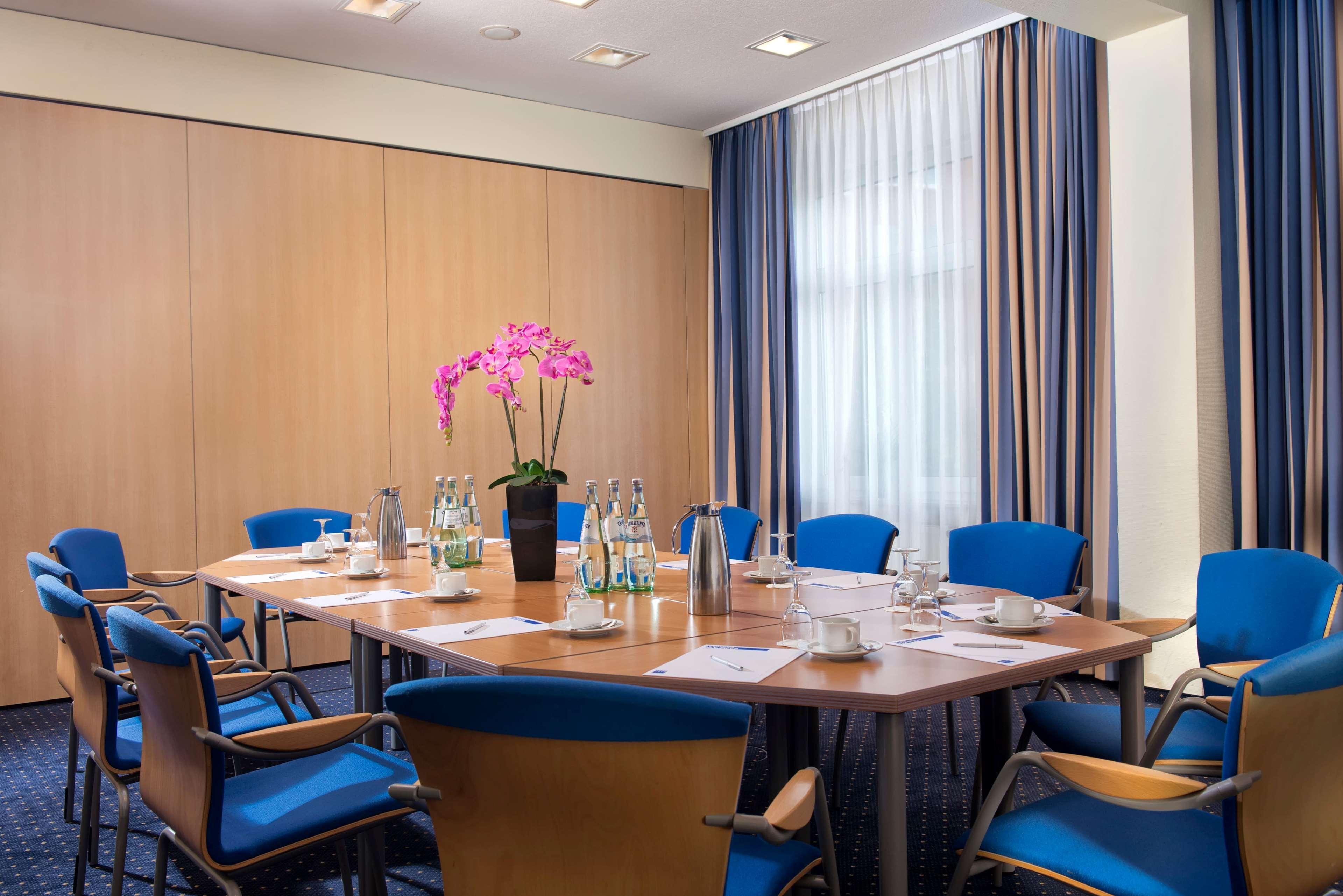 Tryp By Wyndham Luebeck Aquamarin Hotel Exterior photo