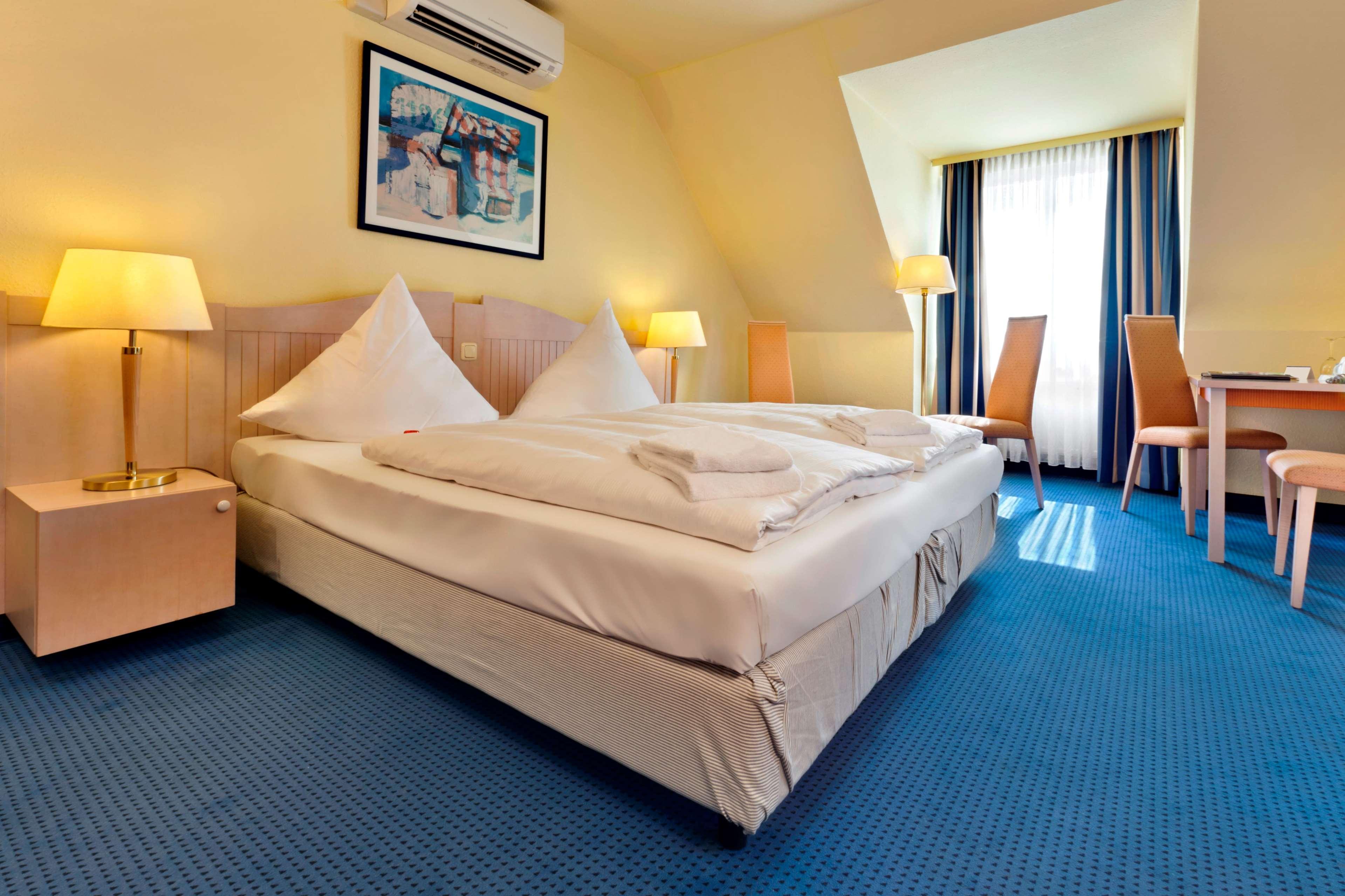 Tryp By Wyndham Luebeck Aquamarin Hotel Room photo